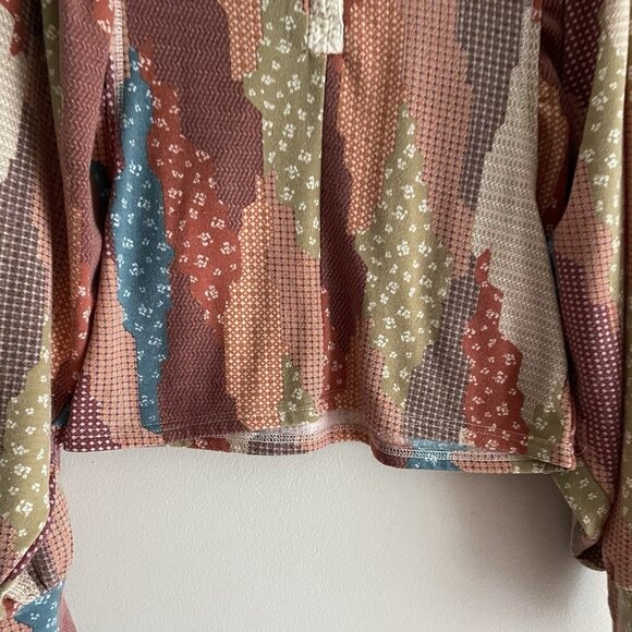 Gimmicks BKE Wmn S Patchwork Mixed Print Fleece Crochet Collar Dolman Henley Top - Picture 3 of 14